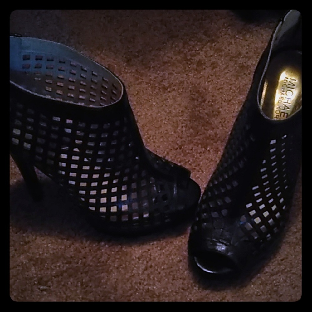 Authentic Michael Kors 6.5 gorgeous heels